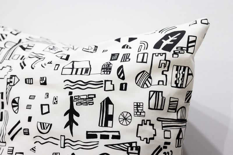 Pillow by Miriam Singer (white/white)